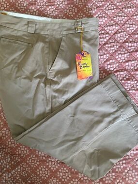 NWT Rustic Denim Women’s Size 16 Khaki Flat Cropped Pants